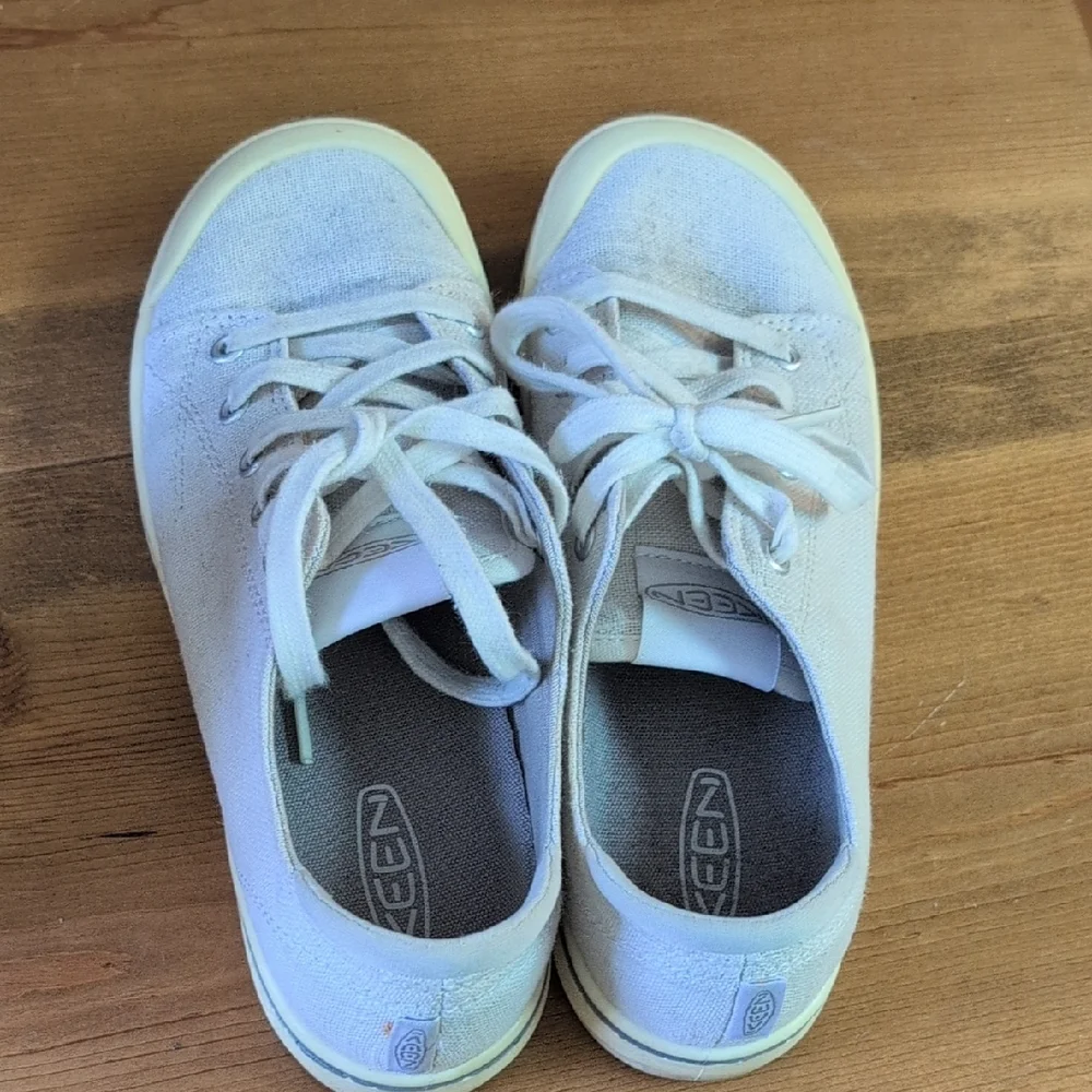 Keens Elsa Light Grey Sneaker 7.5 women's collegiate lace up walking hiking